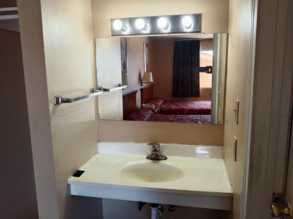 American Motel image 14